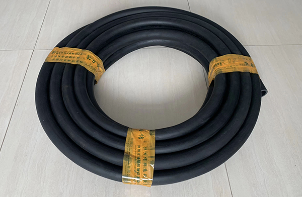 夾布輸水膠管規(guī)格型號.jpg 夾布輸水膠管規(guī)格型號.jpg